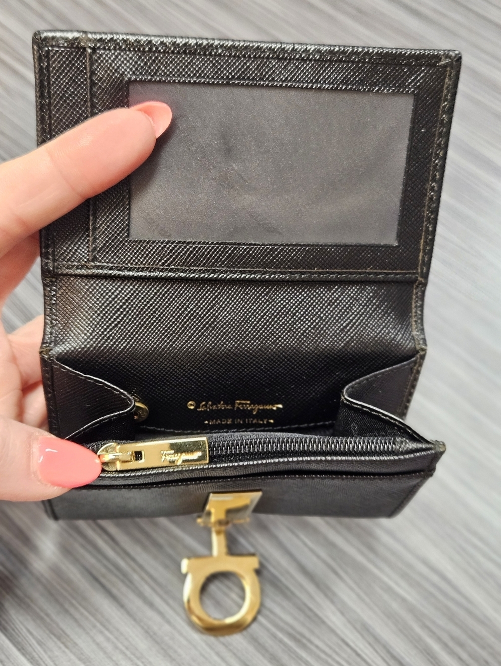 Salvatore Ferragamo Compact Card & Coin Wallet Like New Condition - Picture 15 of 15